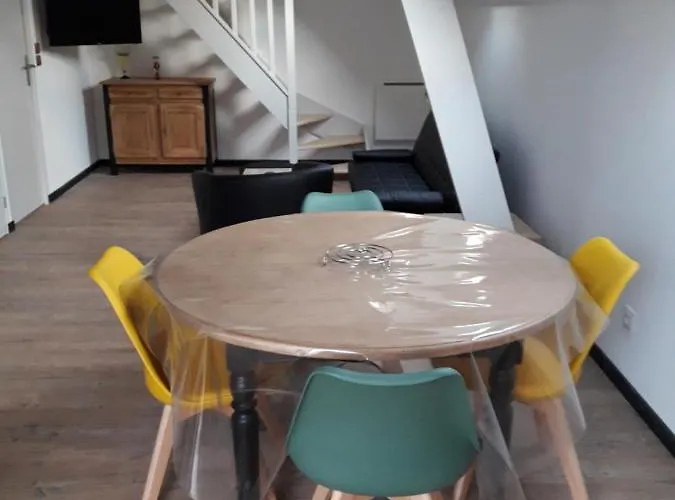 1ere Etage Dans Maison Individuelle Apartment *